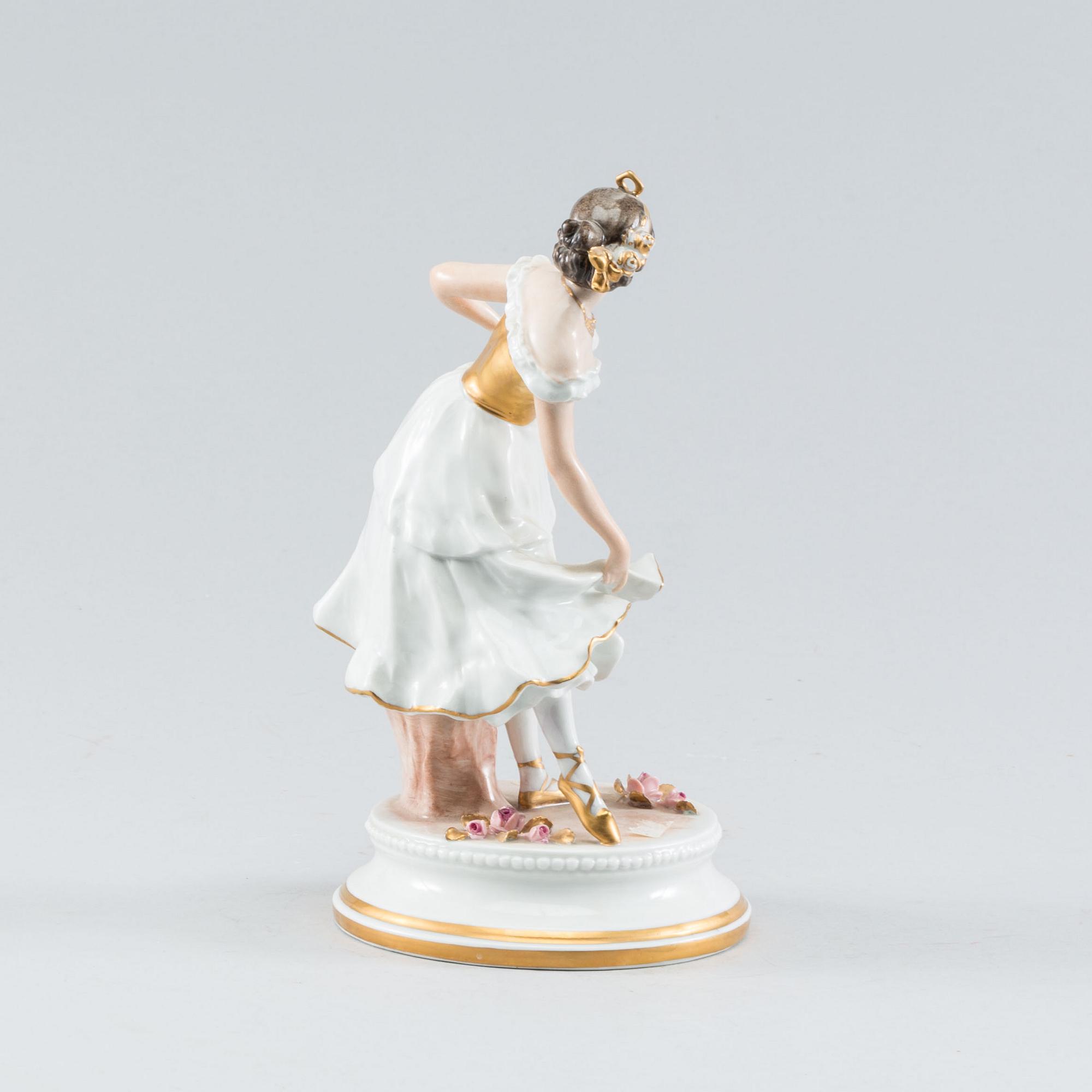 A Sitzendorf figurine, first half of 20th century.