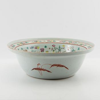 Wash basin China 20th century porcelain.