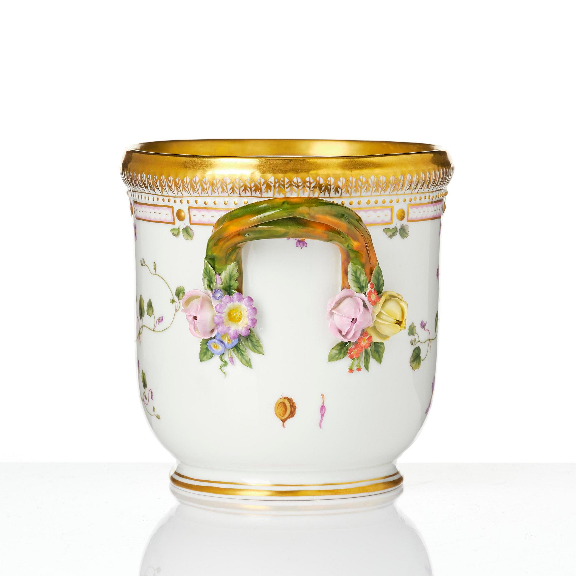 Ytterfoder/Vinkylare, porslin. 'Flora Danica', Royal Copenhagen, Danmark, 1900-tal.