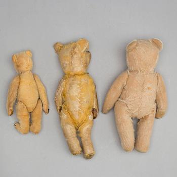 Three teddybears one marked Steiff, first half of the 20th century.