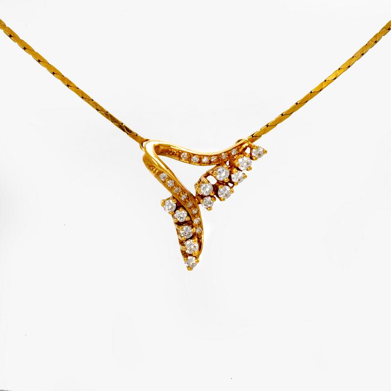 An 18K gold necklace with round brilliant cut diamonds.