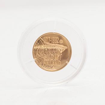 A Finnish gold (900) commemorative coin, 1000 mk, Finland 75 years.