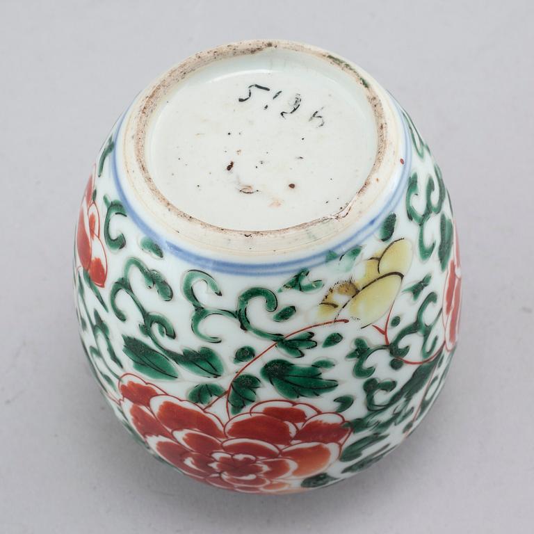 A Chinese porcelain vase, 17th century transision.