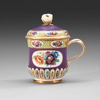 692. KOPP med LOCK, porslin. Meissen, Marcolini (1774-1814).