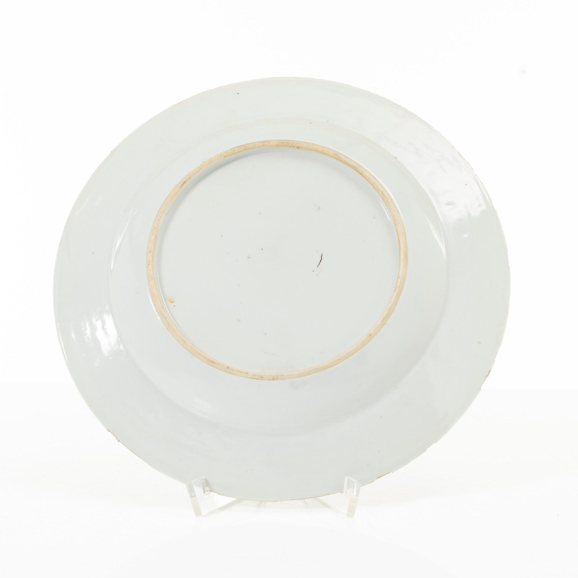 Tallrikar, tre stycken, porslin. Qingdynastin, 1700-tal.