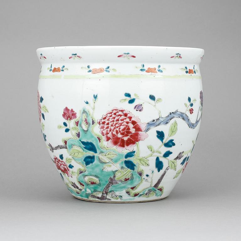 YTTERFODER, porslin, sen Qing, omkring 1800-talets slut.