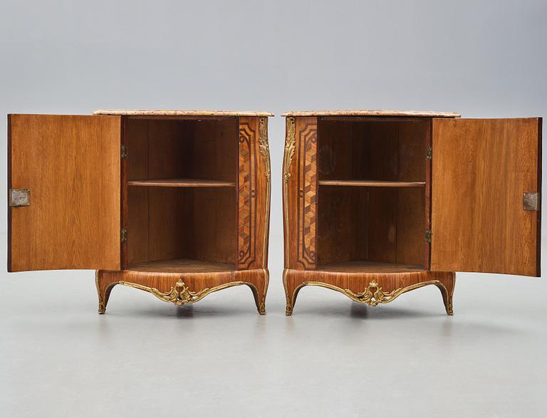 A pair of Louis XV 18th century corner cupboards by Léonard Boudin (1735-1804), master in Paris 1761.