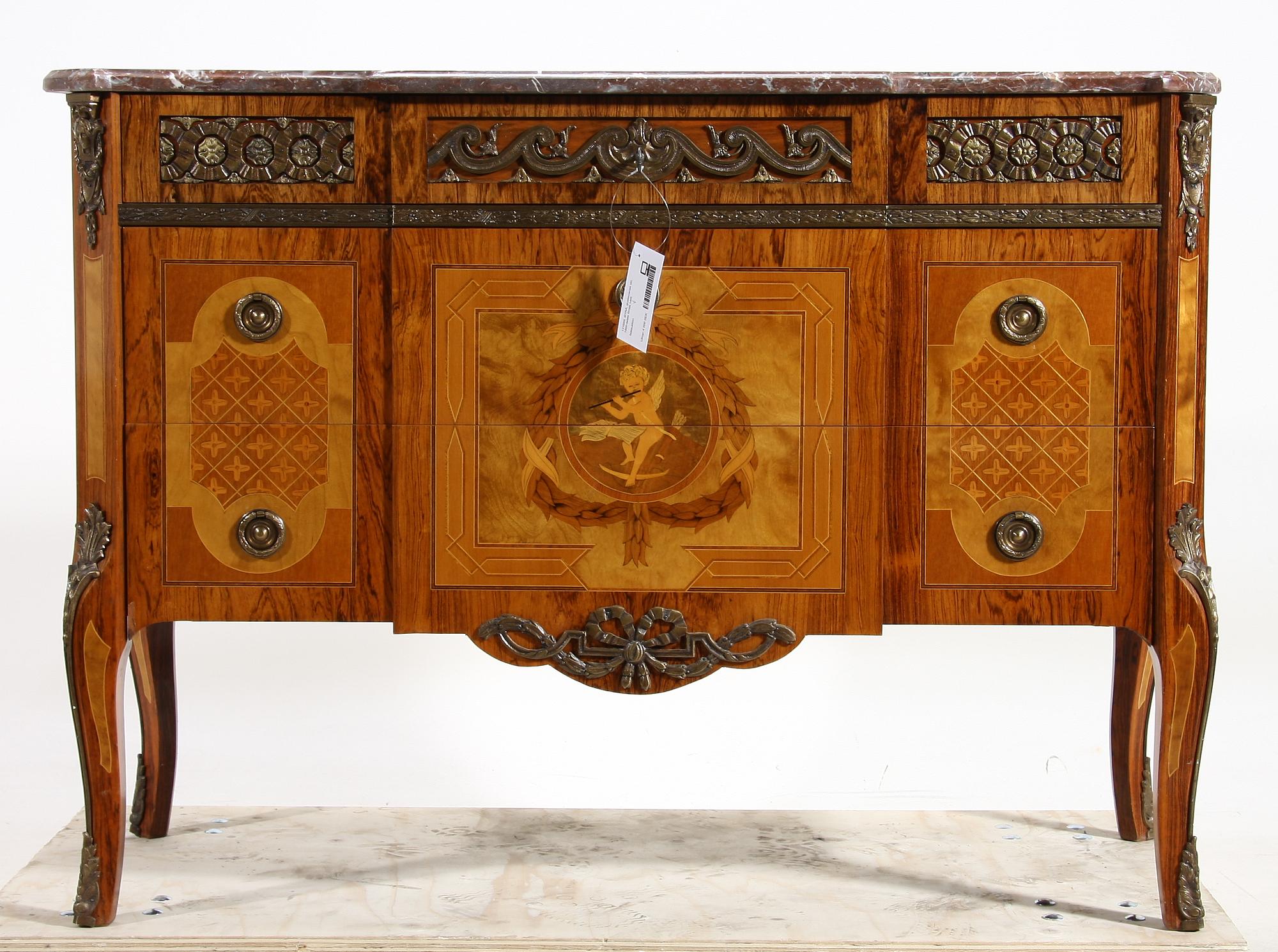 BYRÅ, gustaviansk stil, 1900-talets första hälft.