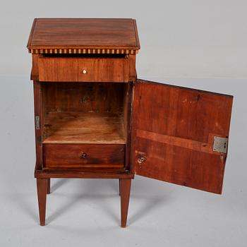 SÄNGBORD, 1800-talets första hälft.