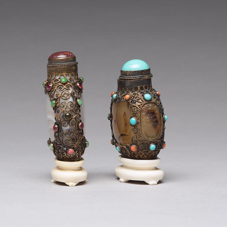 Two agathe snuff bottles, late Qing dynasty, 19th Century.