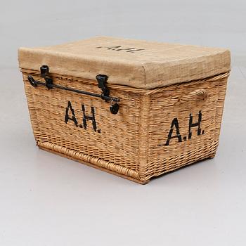 KOFFERT, 1900-talets första hälft.