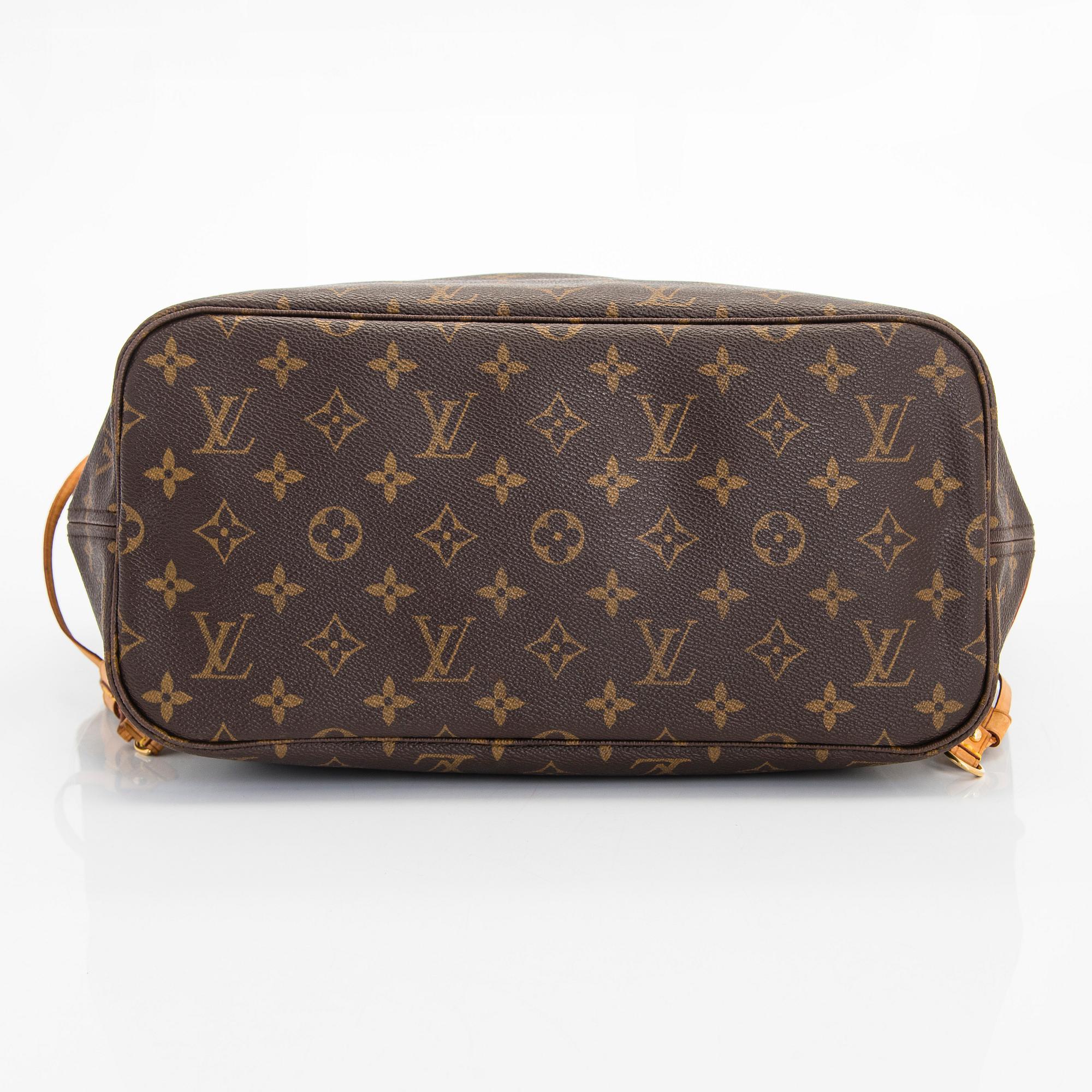 Louis Vuitton, a Monogram Canvas 'Neverfull MM' bag.