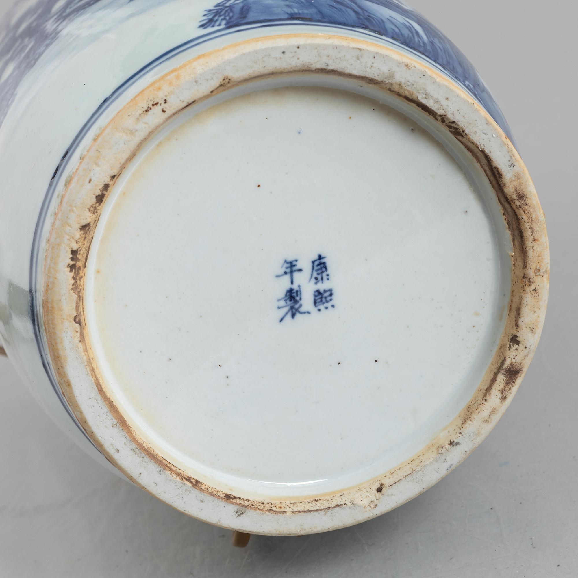 Vas, omarbetad till bordslampa, porslin, Kina, Qingdynastin, 1800-tal.