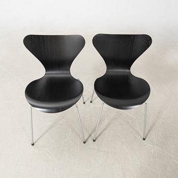 Arne Jacobsen, chairs, a pair, "The Seven", Fritz Hansen, Denmark 2007.