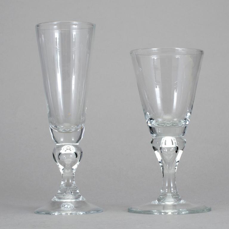 VINGLAS samt CHAMPAGNESTRUTAR, 5+7 st, Rejmyre, 1900-talets slut.