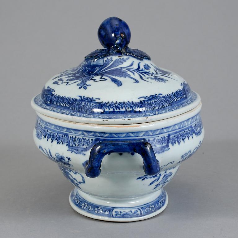 TERRIN, porslin, Kina, Qianlong (1736-95).