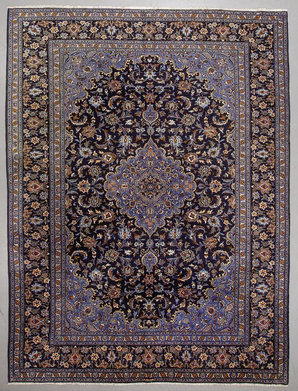 A carpet, Kashan, ca 399 x 302 cm.