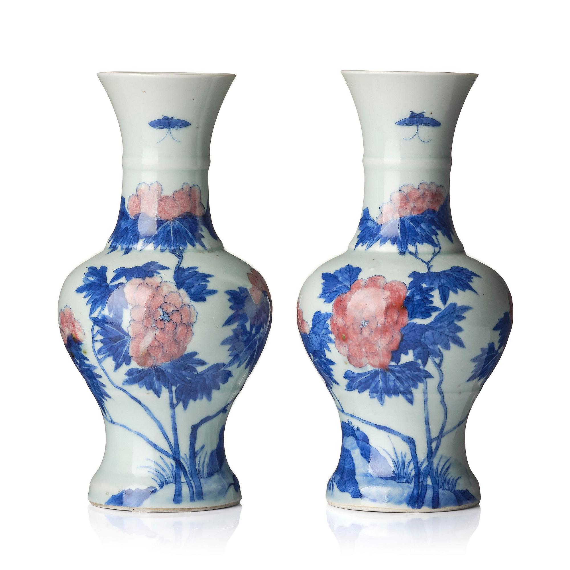 Vaser, ett par, porslin. Qingdynastin, 1800-tal.