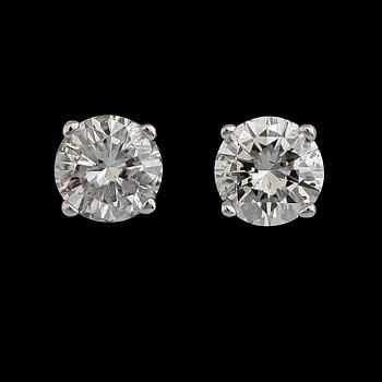 ÖRHÄNGEN, 1 par, 14 k vitguld, briljantslipade diamanter tot ca 0.33 ct.