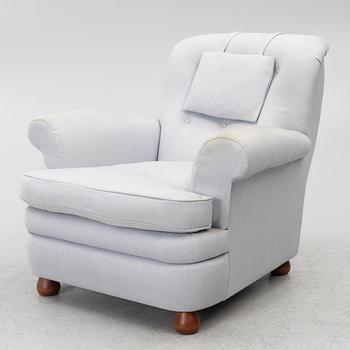 Josef Frank, fåtölj med fotpall, modell 336, Firma Svenskt Tenn.