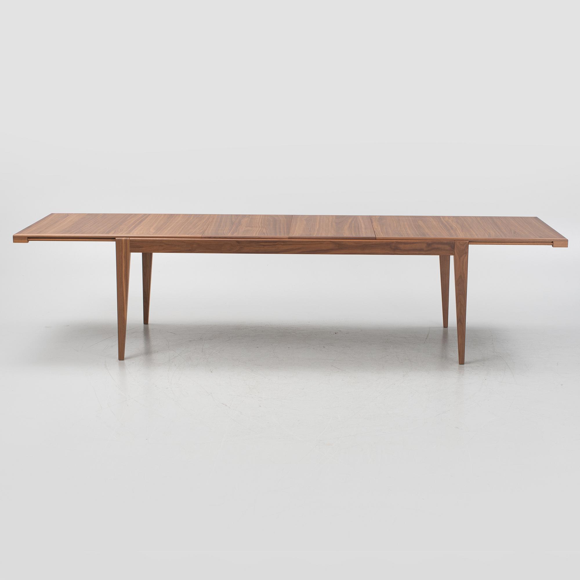 Matbord "S-table", Gubi, samtida.