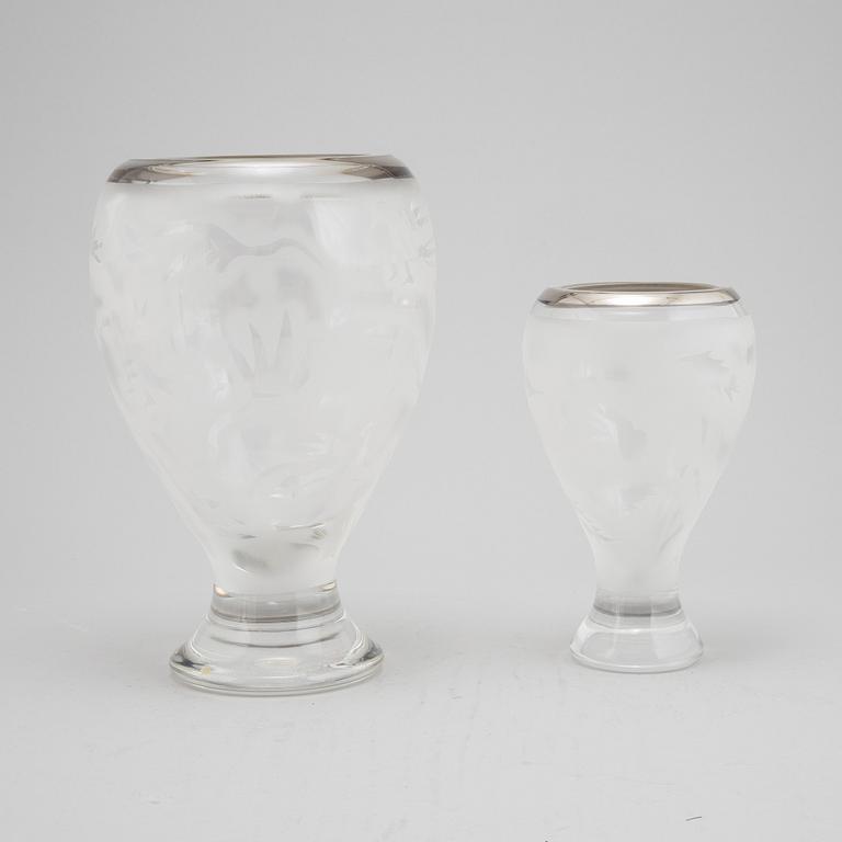 Ulrica Hydman-Vallien, vaser, 2 st, glas, "Charm" Kosta Boda, 1980-tal.