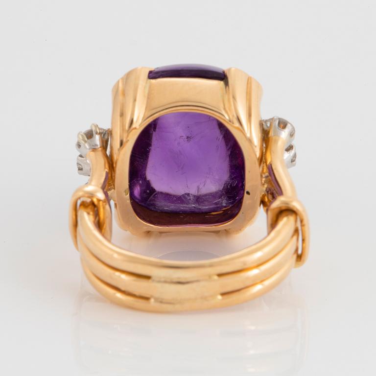 A WA Bolin ring in 18K gold set with a cabochon-cut amethyst and round brilliant-cut diamonds.