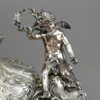 UPPSATSSKÅL, 830 silverhalt, C F Carlman, nyrokoko, Stockholm, 1891. Vikt ca 2560 g.