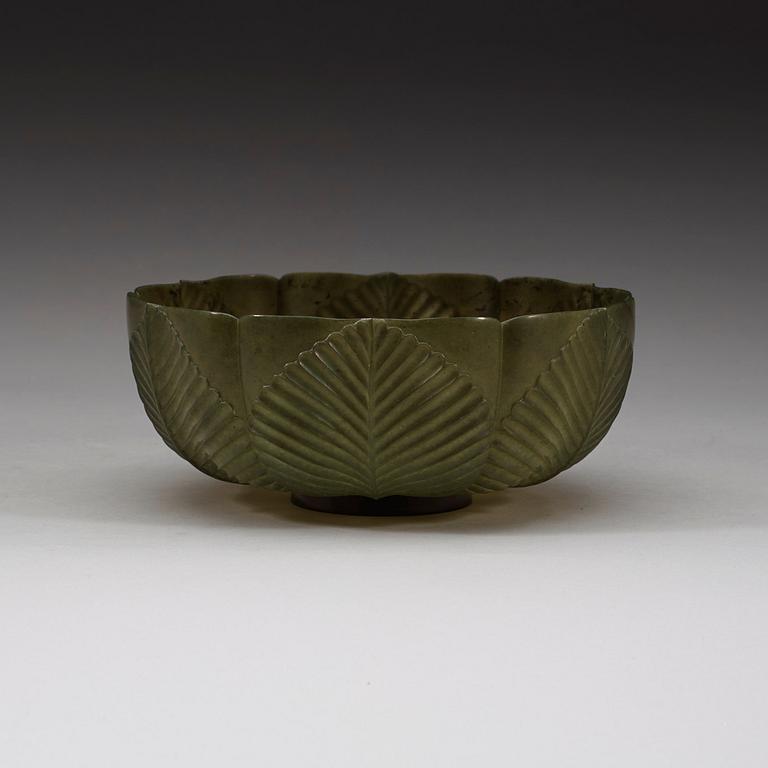 A thinly-carved translucent spinach jade of lobed and barbed hexafoil form, Qing dynasty
19th century.