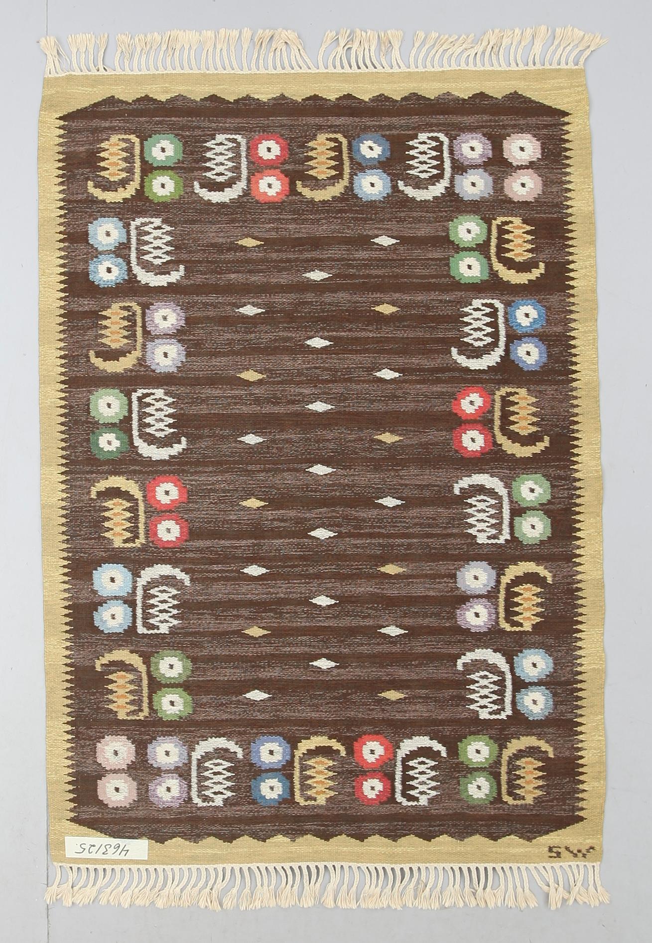 MATTA, rölakan signerad SW (Sofia Widén), omkring 1900-talets mitt, 198 x 139 cm.
