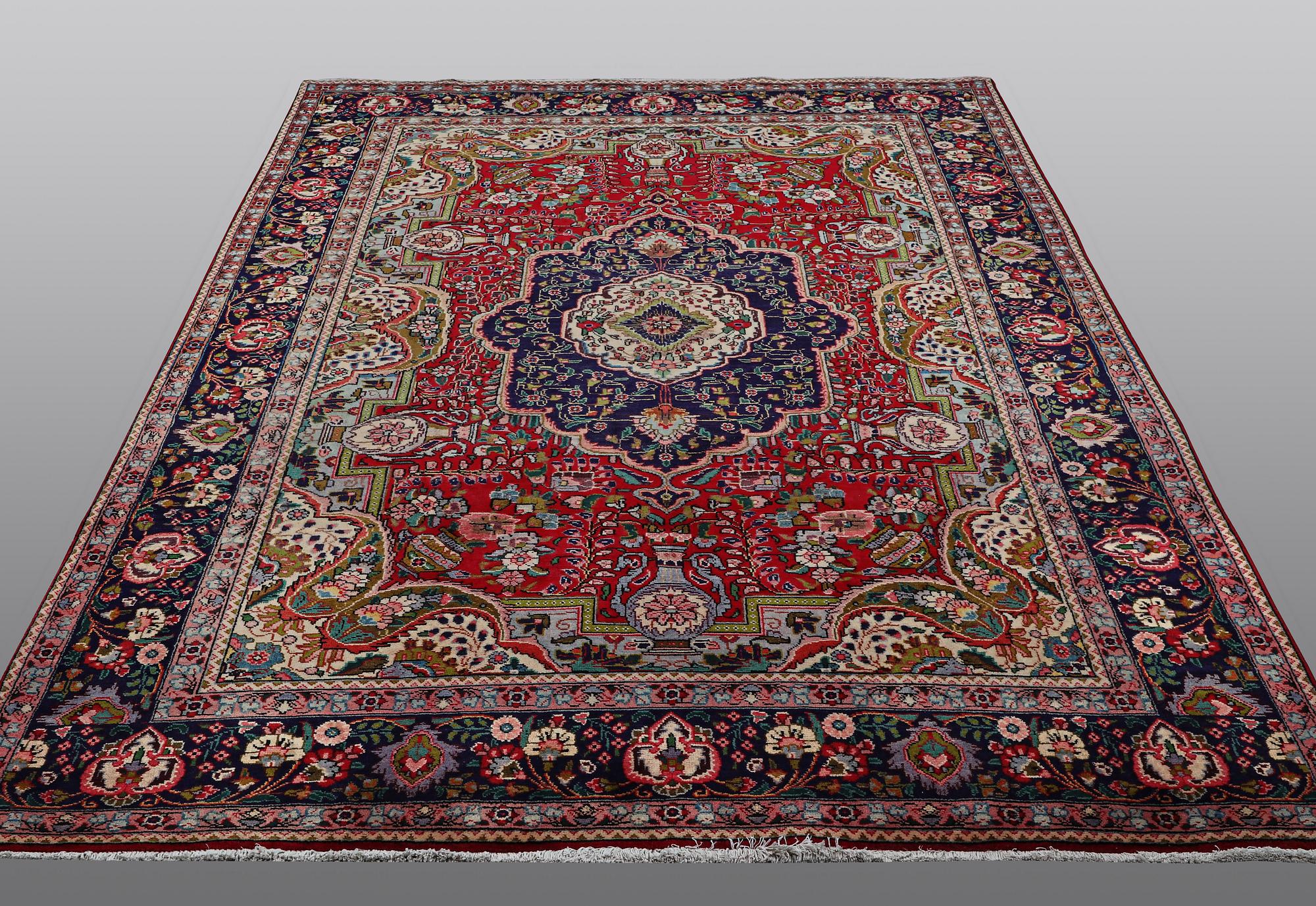Matto, Tabriz, ca 295 x 195 cm.