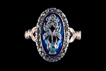 DIAMOND / ENAMEL RING.