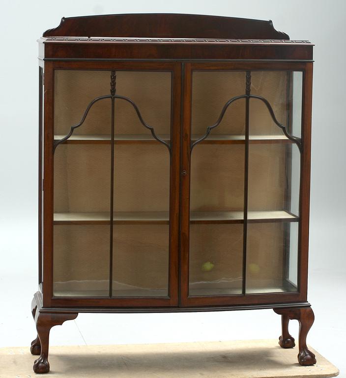 VITRINSKÅP, engelsk stil, 1900-talets första häft, England.