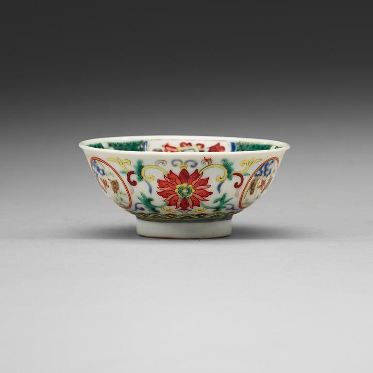 An enamelled bowl, Qing dynasty, 19th Century.