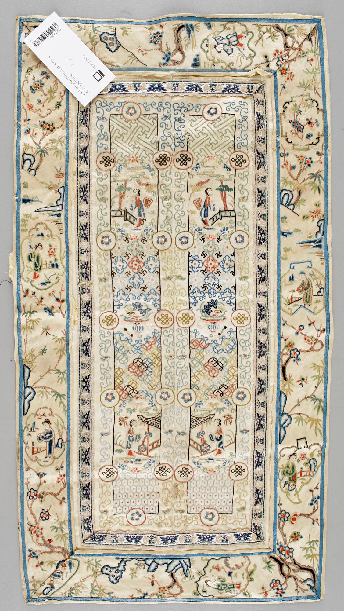 TEXTILIER, 3 st, siden, Kina, 1900-tal.