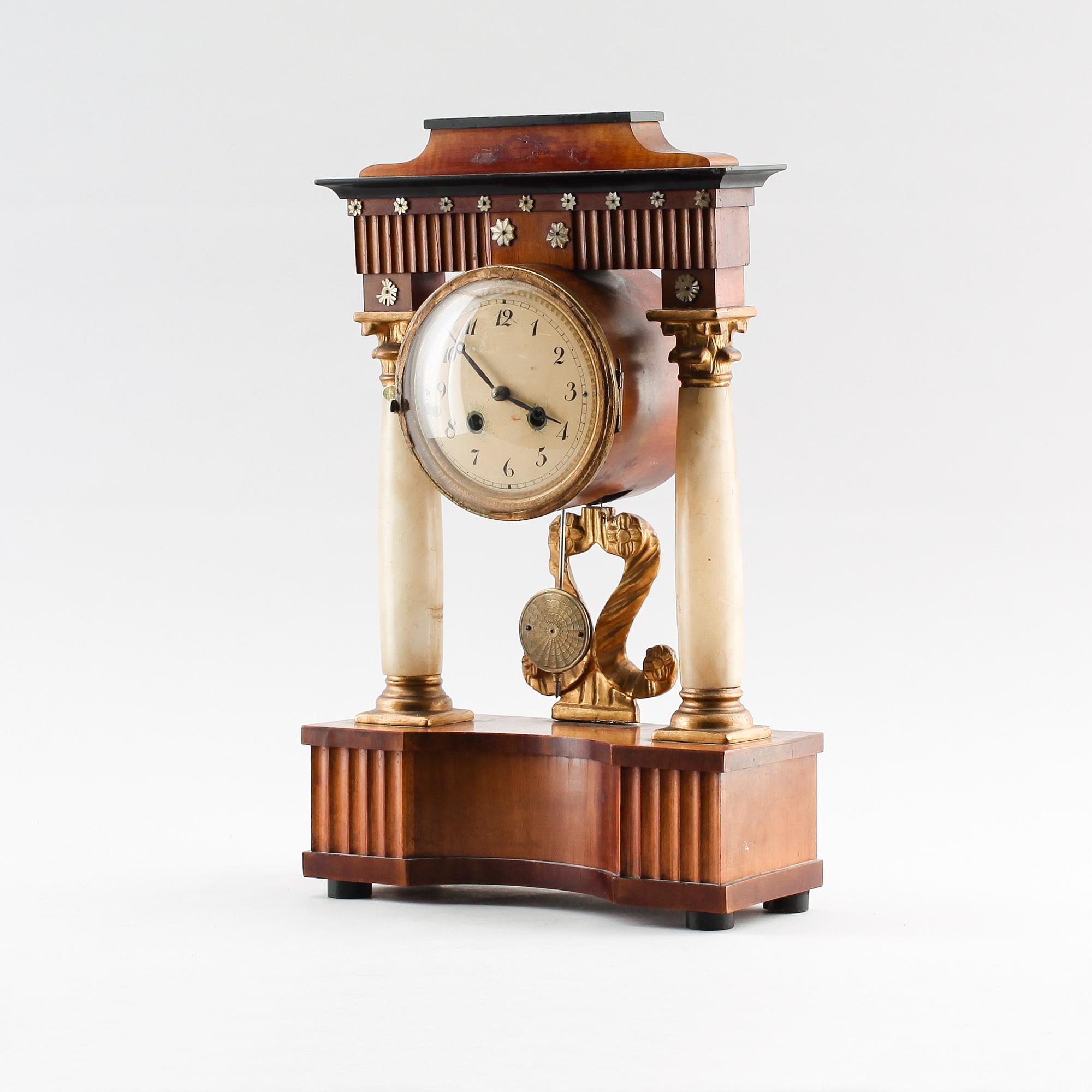 BORDSPENDYL, senempire, möjligen Österrike, 1800-talets första hälft.