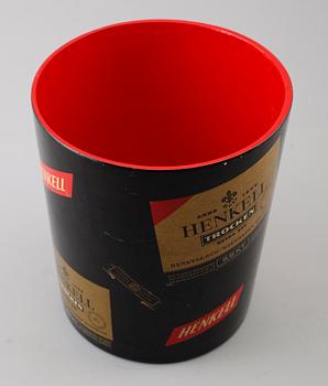 CHAMAPGNEKYLARE, kompositmaterial, Henkell Trocken, Tyskland, 1900-talets andra hälft.