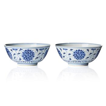 1337. A pair of blue and white lotus bowls, Qing dynasty, Guangxu (1875-1908).