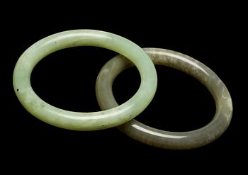 ARMBAND, 2 st, jadeit. Kina.