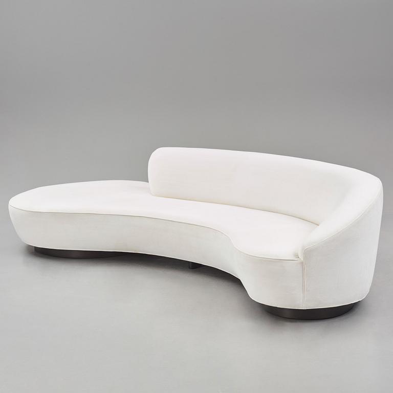 Vladimir Kagan, soffa, "Serpentine Sofa with Arm", Vladimir Kagan, USA, 2023.