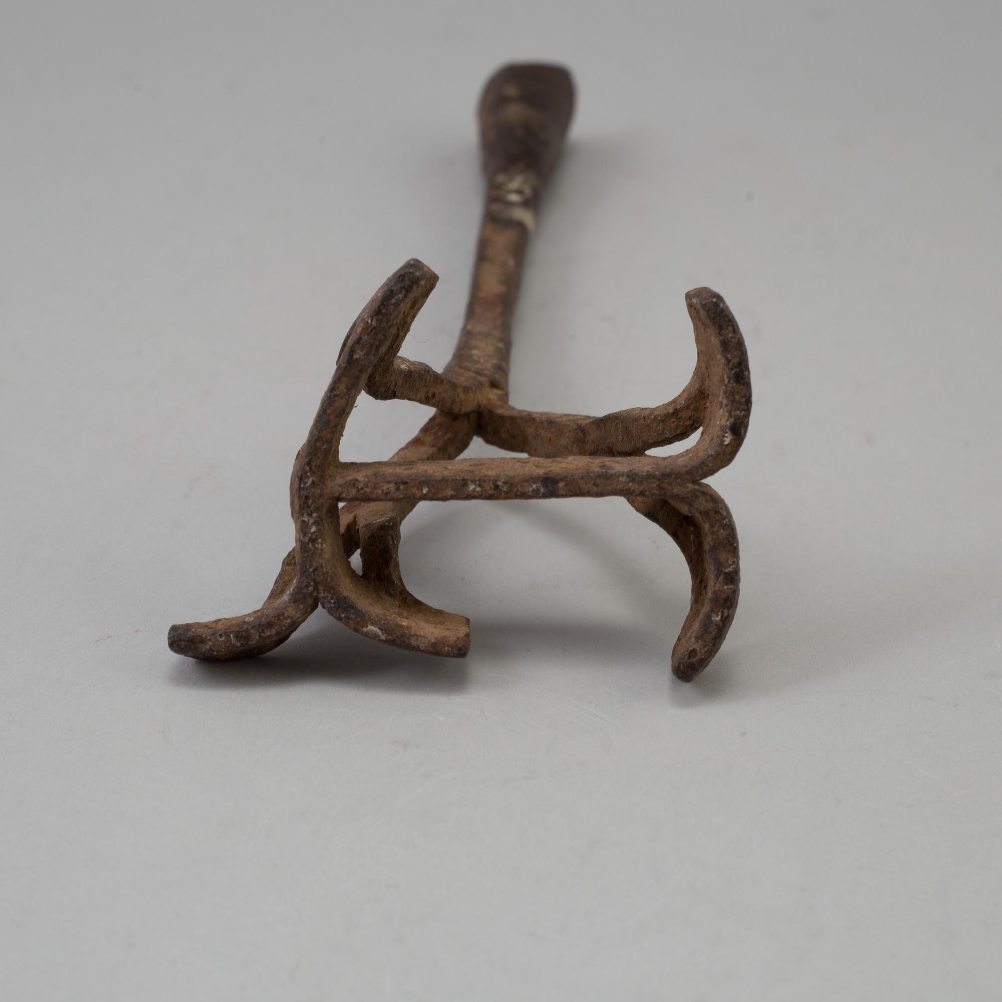 AN IRON BRANDING IRON, 18th century.