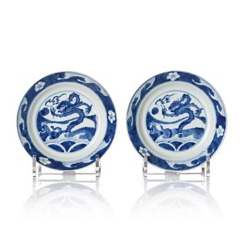 1096. Fat, ett par, porslin. Qingdynastin, Kangxi (1662-1722).