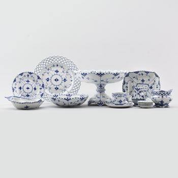 KAFFESERVIS, 37 delar, porslin, "Musselmalet", Royal Copenhagen.