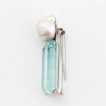 A Tina Karlsson a brooch in 18K white gold set with a large step-cut aquamarine and a cultured pearl.