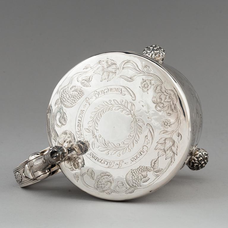 Hans Jorgensen Bull (verksam i Trondhjem 1660-1684), dryckeskanna, silver. Barock.
