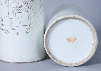 VASER, ett par, porslin, Kina, 1900-tal.