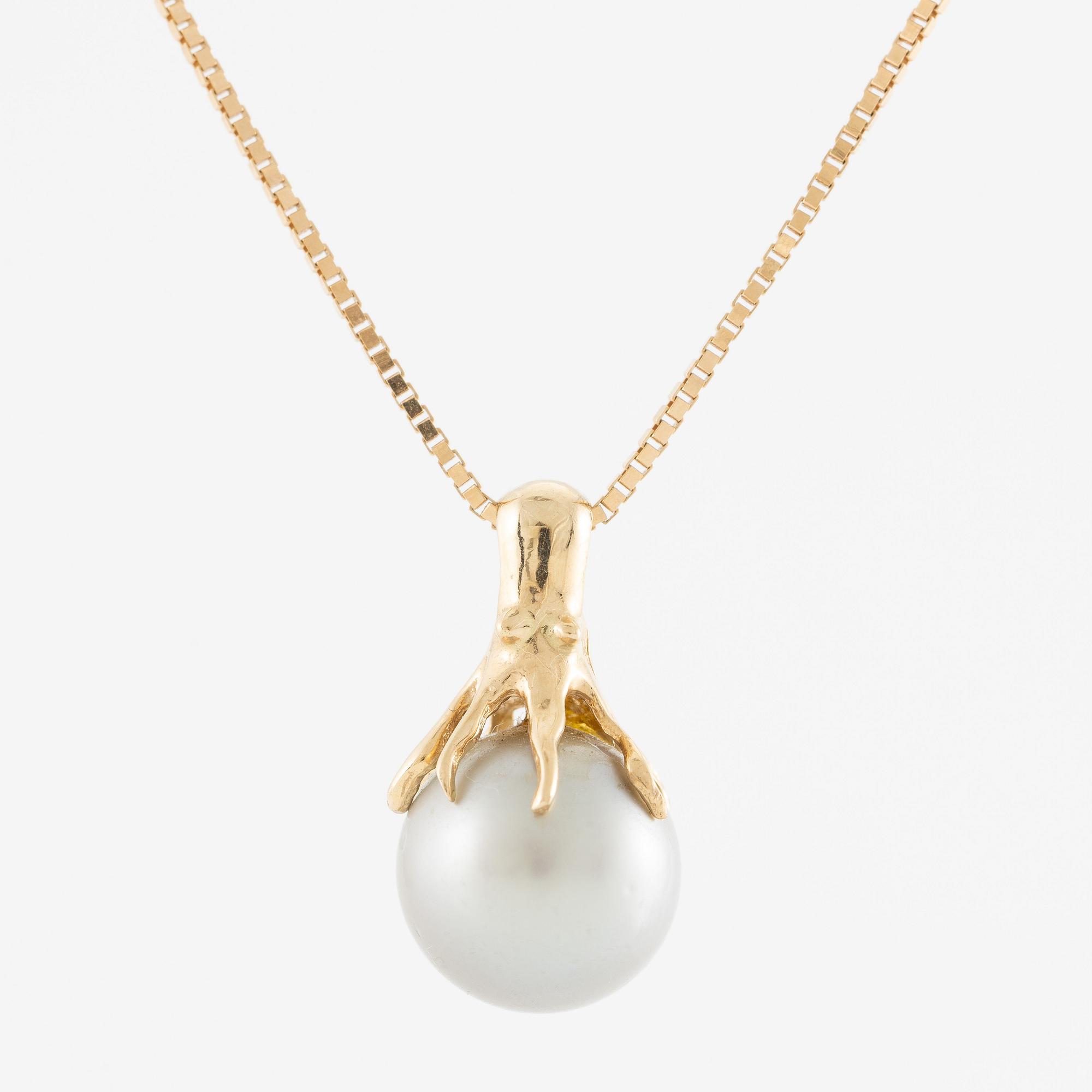 Necklace, gold with grey-toned pearl.