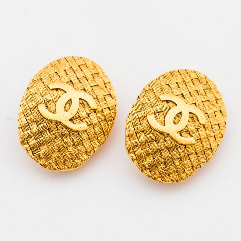 CHANEL, earrings.