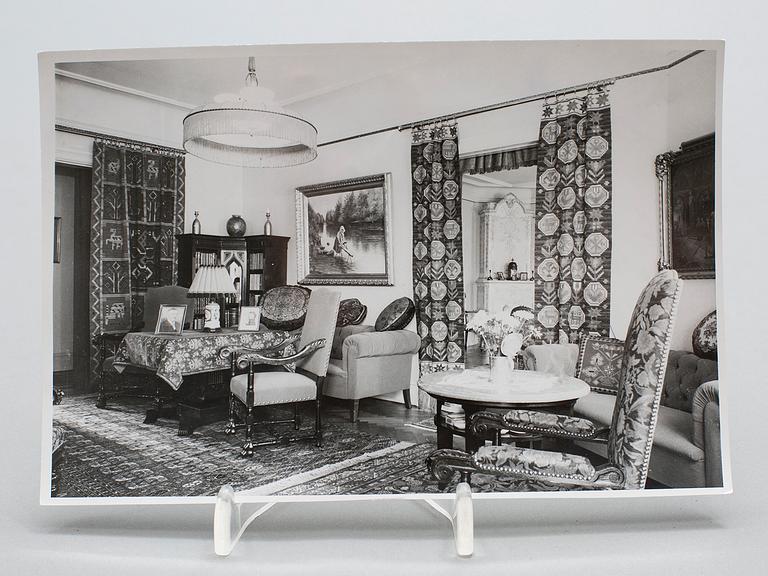 Märta Måås-Fjetterström, A DRAPE, "Djur i fyrkanter", Flat weave. Ca 266 x 154,5 cm. Signed MMF.