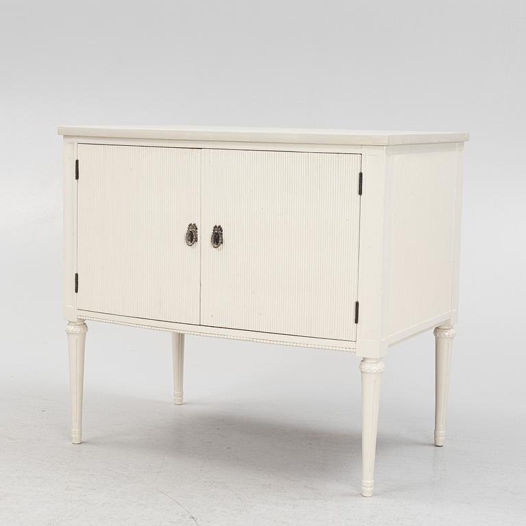 A mid 20th century sideboard/cabinet.